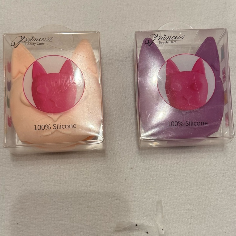 Cat Shaped Silicone Facial Scrub Brush 2pc w 2 sponges